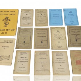 #56000 -  Lot de petits livres d'entrainement militaire WW2, dépliants, brochures, pamphlets