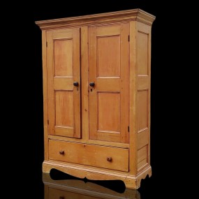 #56013 -  Grande armoire antique décorée de 10 caissons, clous carrés 