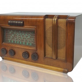 #56178 -  Vintage RCA radio