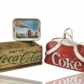 #56976 - 25$ à 45$ ch. Coca-cola and coke box, tray and training bag