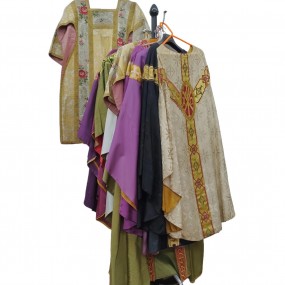 #57106 -  Lithurgical vestments lot