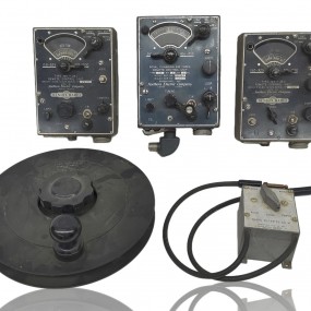 #55992 - 45$ ch. Anciennes radios militaires, moulinet à antenne, militaria 