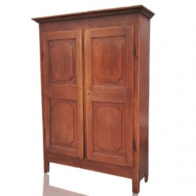 Armoire antique en pin, portes ayant été agencées à un bâti d'armoire