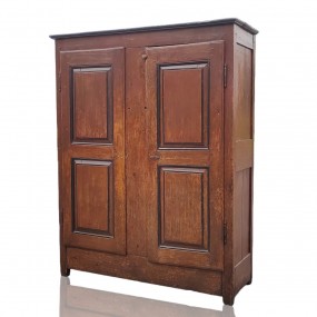 #55375 -  Armoire Québécoise, esprit Louis XIII, pentures dites vase à perle, 18e siècle