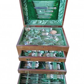 Set of cutlery with table box 