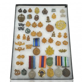 Lot de badges et médailles militaires, militaria 