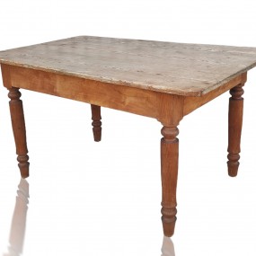 #55713 - 325$ Table de cuisine antique avec pattes tournées