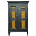 Armoire antique en pin, 12 caissons soulevés, restauration au niveau des pattes, corniche et coloration - 2