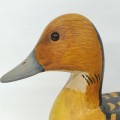 Appelant, canard sculpté en bois, signé Léo Chagnon  - 2