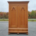 Armoire antique en pin, clous carrés, beaucoup de rangement  - 2