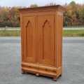 Armoire antique en pin, clous carrés, beaucoup de rangement  - 9