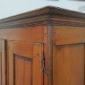 Armoire Québécoise antique en pin, clous forgés, très beau format, dos à caisson - 7