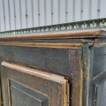 Armoire Québécoise en pin, 8 caissons soulevés, base chantournée, couleur d'origine et clous forgés  - 7