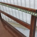 Banc antique avec dossier et pattes tournées  - 2