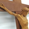 Crucifix avec corpus sculpté en bois, signé Jean-Julien Bourgault  - 4