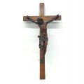 Crucifix mural avec corpus finement sculpté en bois  - 8