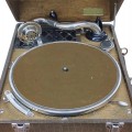 Gramophone portatif Pollock-Welker Ltd. phonographe - 2