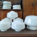 Lot d'anciens globes verre de lait ''milk glass'' abat-jour, luminaire, plafonniers - 3