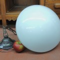 Luminaire avec globe verre de lait ''milk glass'' lampe, lustre - 2