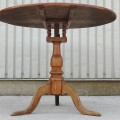 Antique tilt-top table  - 4