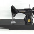 Little portative Singer sewing machine  - 2