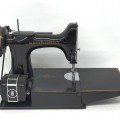 Little portative Singer sewing machine  - 4