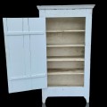 Petite armoire bonnetière naïve, clous carrés, belles couleurs en sous-couche - 3