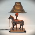 Petite lampe fonctionnelle décorative décorée d'un cheval  - 2