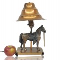 Petite lampe fonctionnelle décorative décorée d'un cheval  - 3